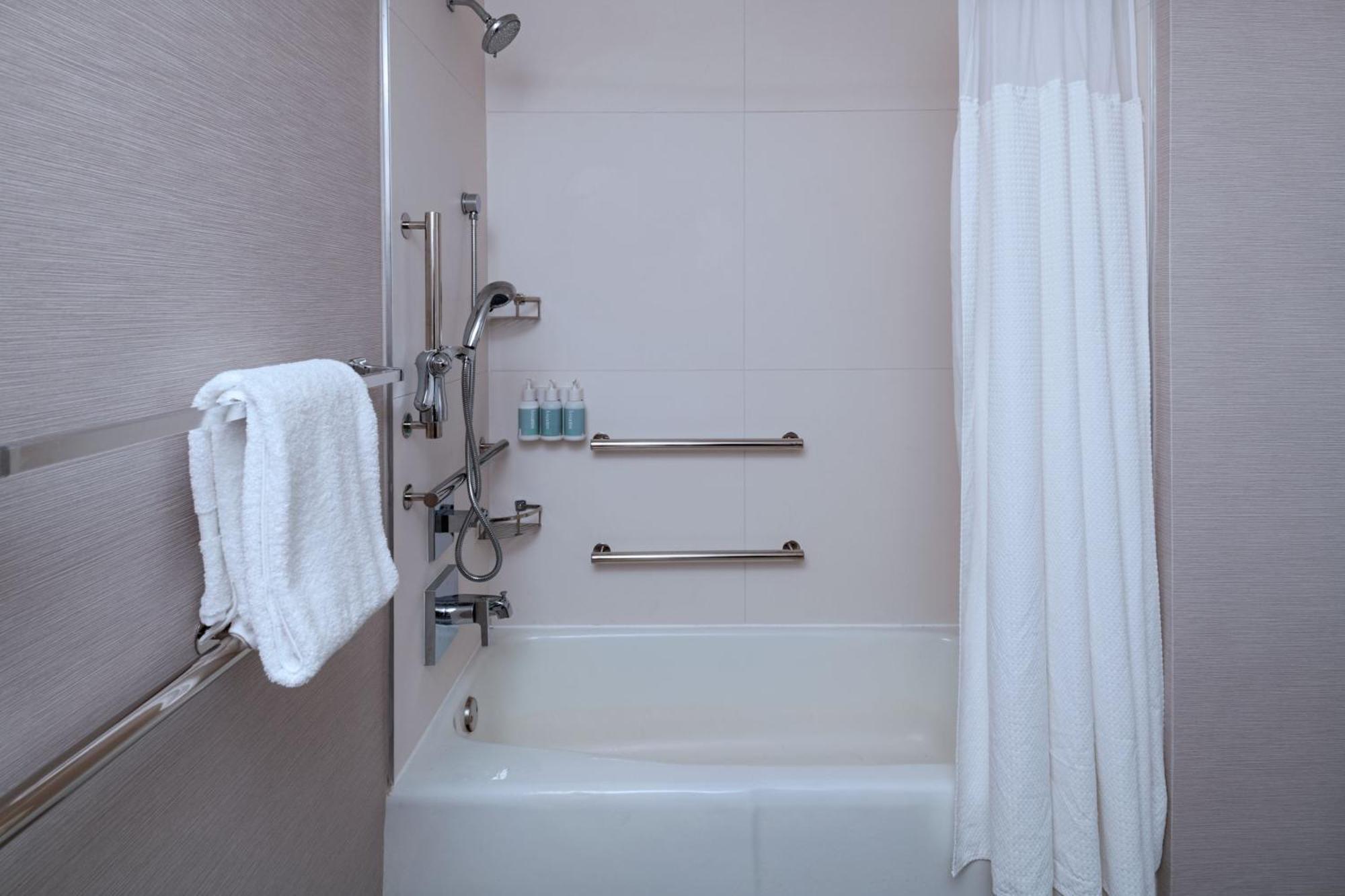 Courtyard By Marriott Dallas Richardson At Spring Valley Ngoại thất bức ảnh