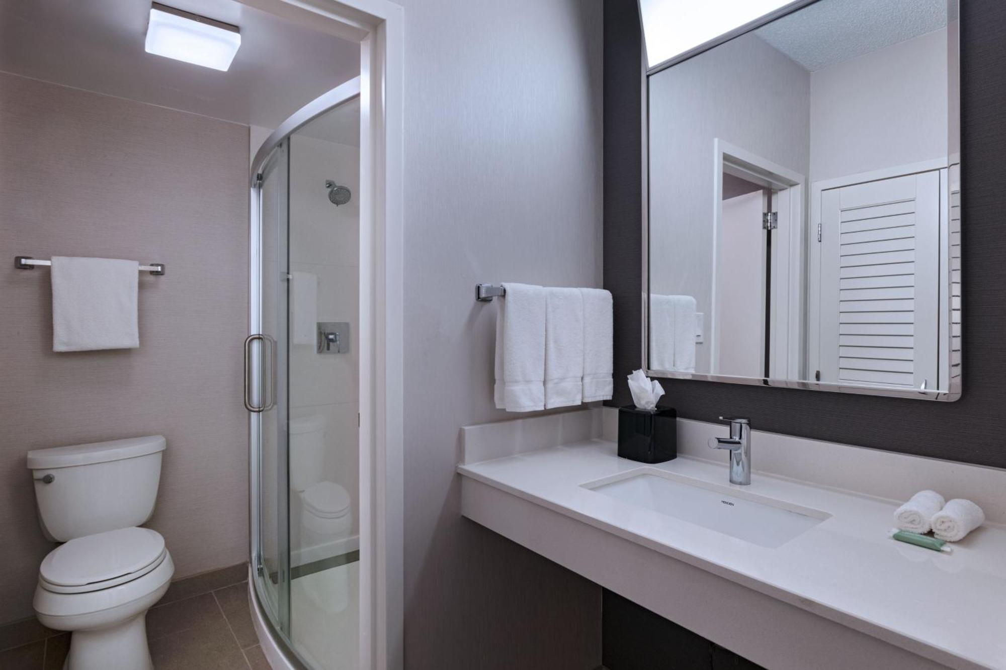 Courtyard By Marriott Dallas Richardson At Spring Valley Ngoại thất bức ảnh