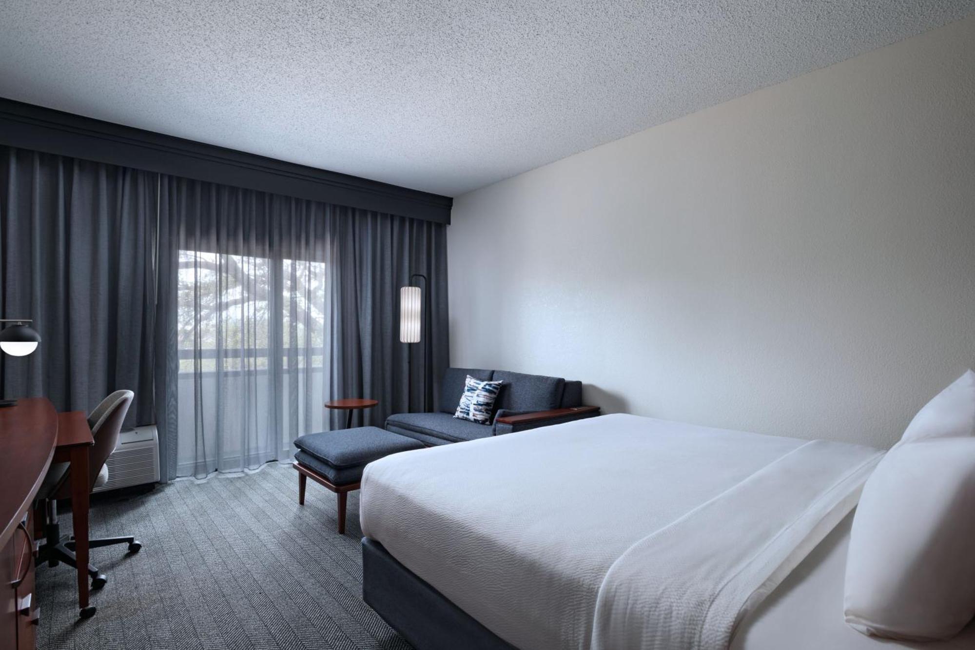 Courtyard By Marriott Dallas Richardson At Spring Valley Ngoại thất bức ảnh